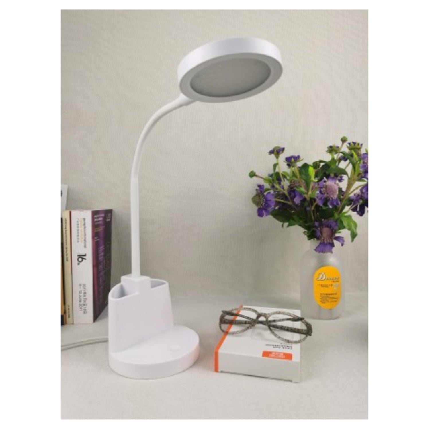  Lampada a Led con braccio regolabile e portapenne integrato - Bianco by CeramicStore | Lo specialista del tuo bagno